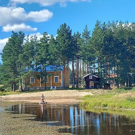 Hurmaava Vierasmaja Lammen Rannalla Chalet