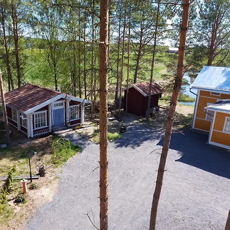 Hurmaava Vierasmaja Lammen Rannalla Chalet Tarvola